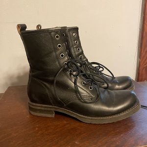 Frye Veronica combat boots in black leather. Women’s size 9.